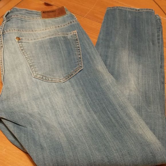 H&M Discolored Boyfriend Low Waist Tapered Leg. 26/32. - Picture 2 of 4